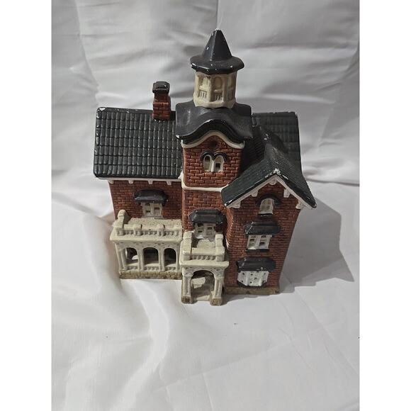 Vtg Dickens Keepsake Porcelain Red Brick Lighted House O’Well Balcony Turret Box - Picture 6 of 7